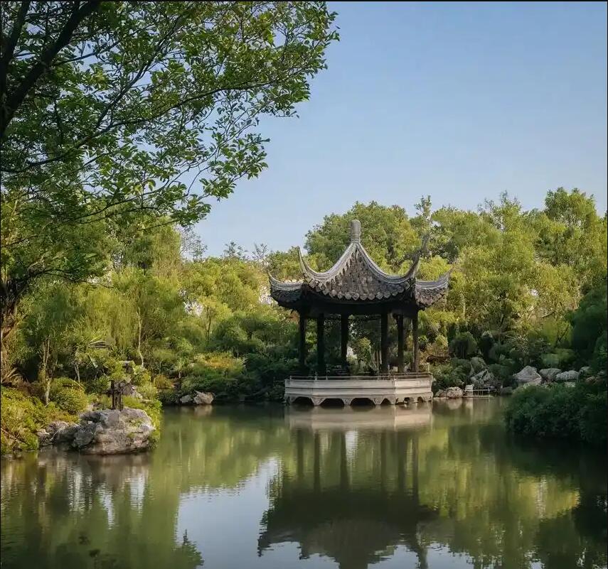 平顶山赤裸餐饮有限公司