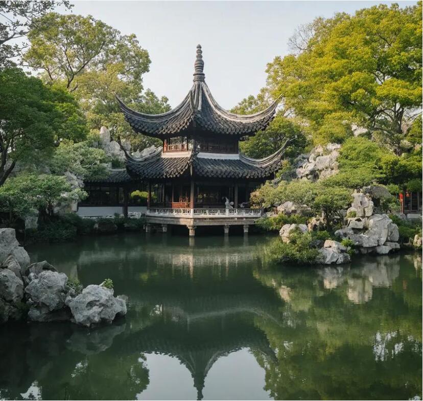 平顶山赤裸餐饮有限公司